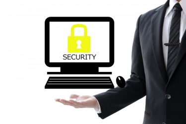  セキュリティ対策のアウトソーシングを引き受ける男性